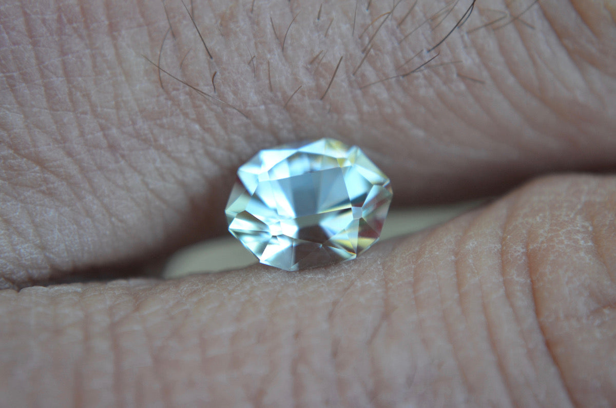 Turmalina Achroite 2,39 kt